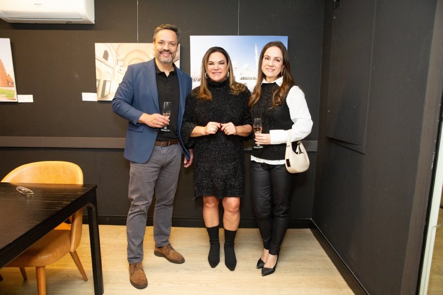 COQUETEL DE ABERTURA DA VERNISSAGE “MUNDOS E CAMINHOS” OLHAR QUE ATRAVESSA FRONTEIRAS – BILD CONSTRUTORA - Eloisa Mattos