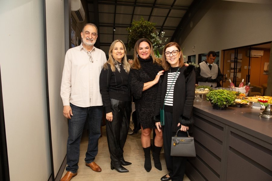 COQUETEL DE ABERTURA DA VERNISSAGE “MUNDOS E CAMINHOS” OLHAR QUE ATRAVESSA FRONTEIRAS – BILD CONSTRUTORA - Eloisa Mattos