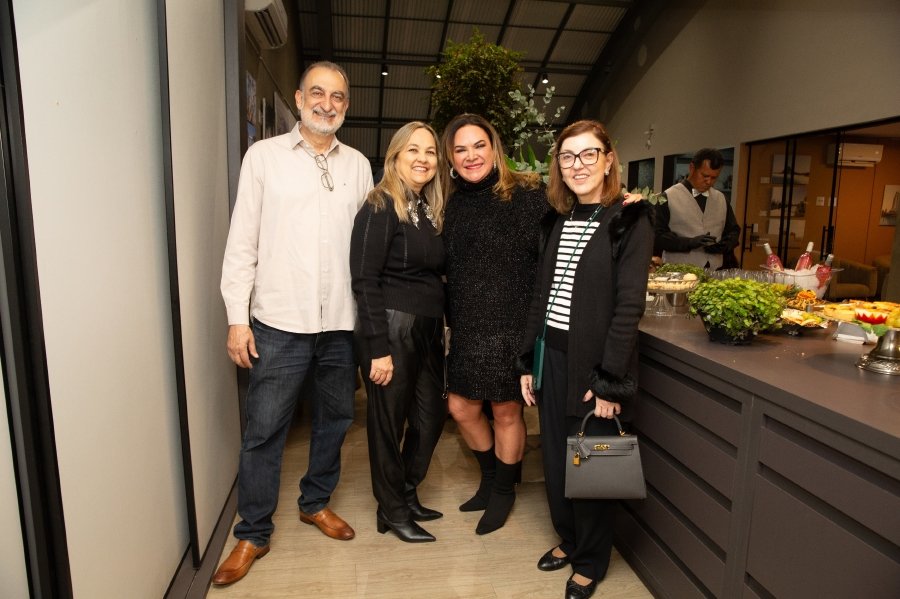 COQUETEL DE ABERTURA DA VERNISSAGE “MUNDOS E CAMINHOS” OLHAR QUE ATRAVESSA FRONTEIRAS – BILD CONSTRUTORA - Eloisa Mattos