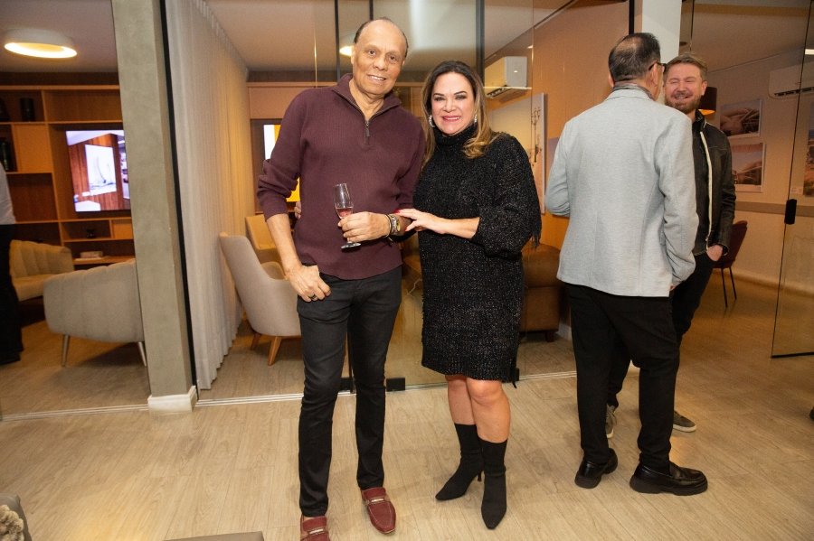 COQUETEL DE ABERTURA DA VERNISSAGE “MUNDOS E CAMINHOS” OLHAR QUE ATRAVESSA FRONTEIRAS – BILD CONSTRUTORA - Eloisa Mattos