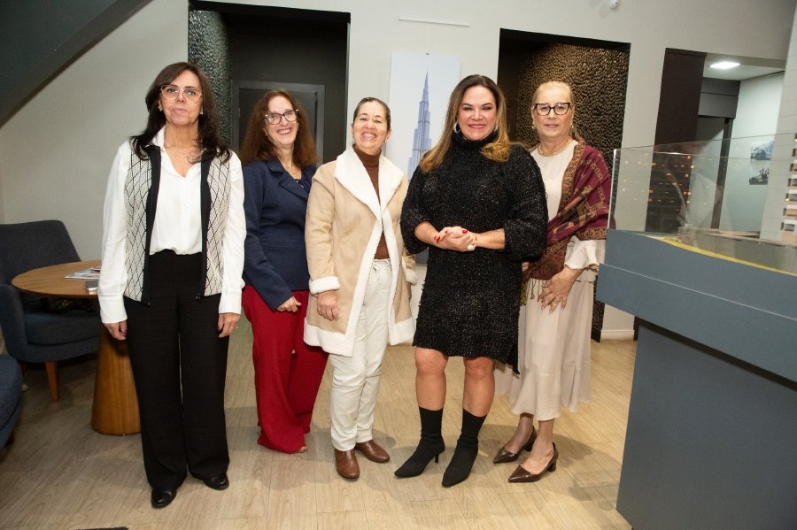 COQUETEL DE ABERTURA DA VERNISSAGE “MUNDOS E CAMINHOS” OLHAR QUE ATRAVESSA FRONTEIRAS – BILD CONSTRUTORA - Eloisa Mattos