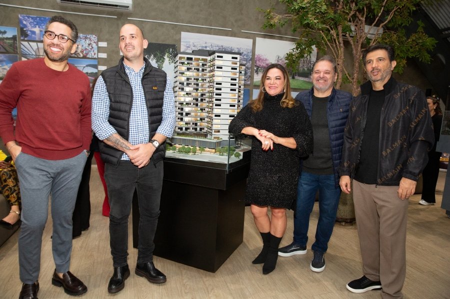 COQUETEL DE ABERTURA DA VERNISSAGE “MUNDOS E CAMINHOS” OLHAR QUE ATRAVESSA FRONTEIRAS – BILD CONSTRUTORA - Eloisa Mattos