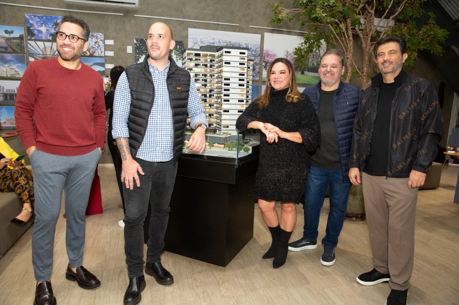 COQUETEL DE ABERTURA DA VERNISSAGE “MUNDOS E CAMINHOS” OLHAR QUE ATRAVESSA FRONTEIRAS – BILD CONSTRUTORA - Eloisa Mattos