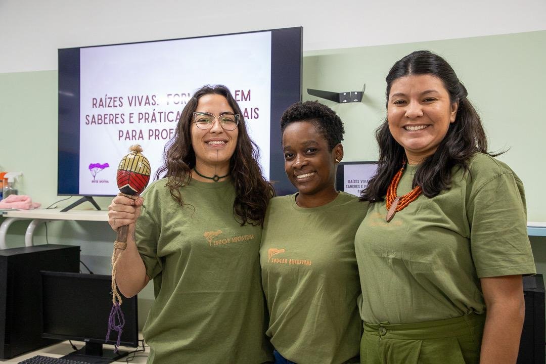 ATIVIDADE FORMATIVA DA COLETIVA EDUCAR ANCESTRAL SENSIBILIZA EDUCADORES PARA O ENSINO DA CULTURA DOS POVOS ORIGINÁRIOS