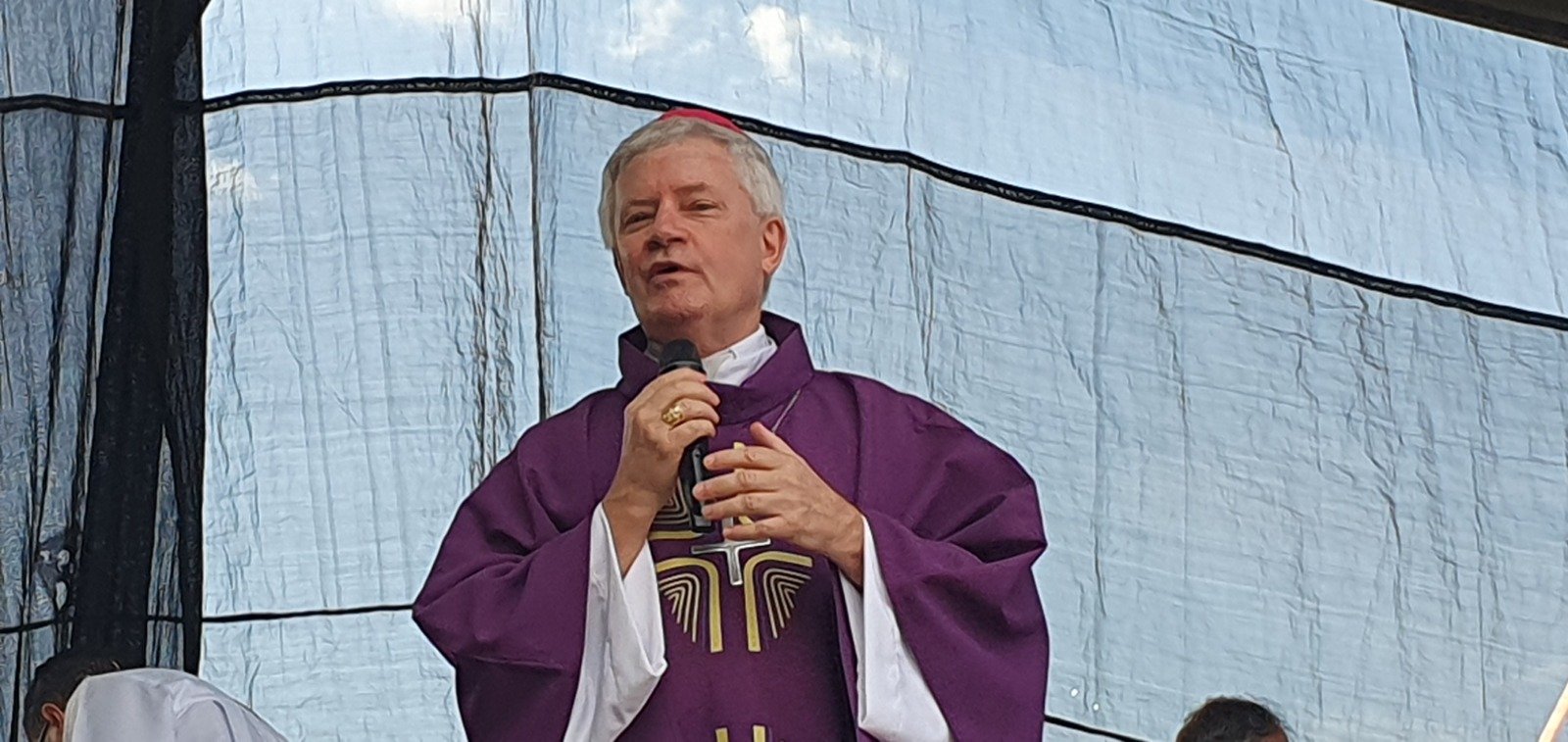 DOM ANTÔNIO EMÍDIO VILAR CELEBRA MISSA CAMPAL DE FINADOS NO CEMITÉRIO JARDIM DA PAZ COM APRESENTAÇÃO EMOCIONANTE DO CORAL PAULISTA ENSEMBLE