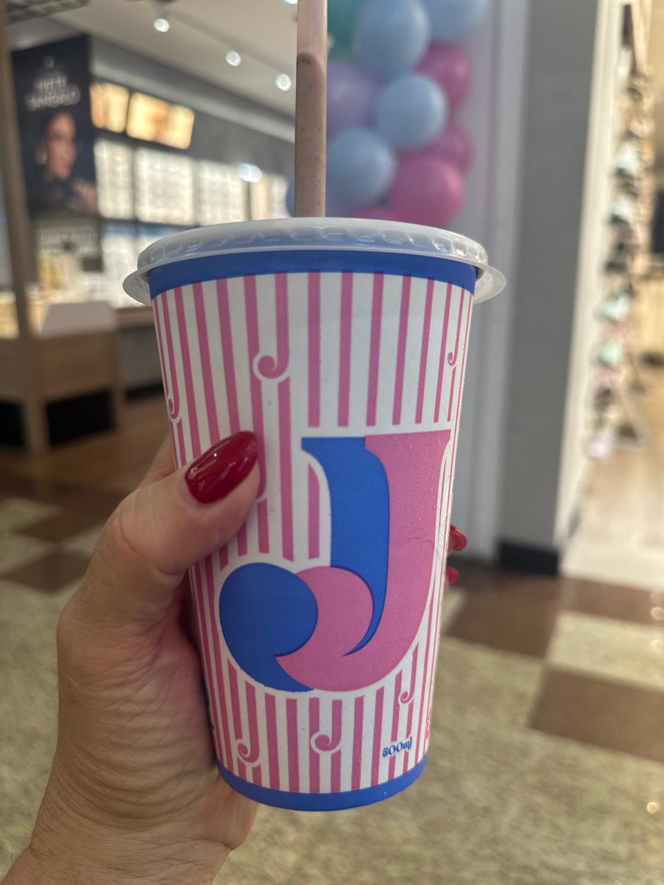 JOHNNY JOY CHEGA NO RIOPRETO SHOPPING COM SOBREMESAS IRRESISTÍVEIS E CHEIAS DE CRIATIVIDADE