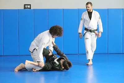 JIU-JITSU E ADOLESCÊNCIA: UMA PARCERIA QUE FORTALECE CORPO E MENTE