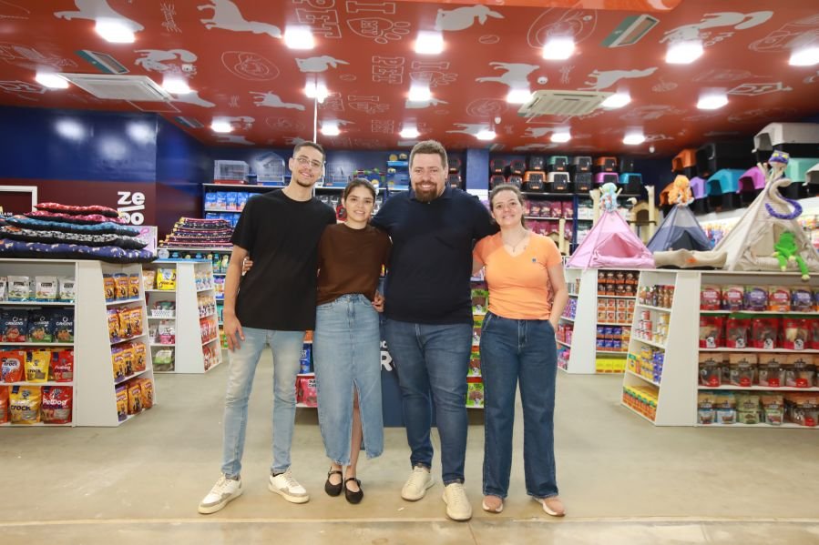 MERCADÃO AGROPET INAUGURA SUA 8ª LOJA EM RIO PRETO – MAX ATACADISTA - Eloisa Mattos