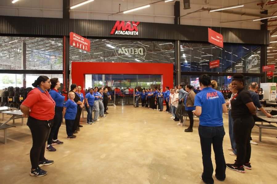 MERCADÃO AGROPET INAUGURA SUA 8ª LOJA EM RIO PRETO – MAX ATACADISTA - Eloisa Mattos
