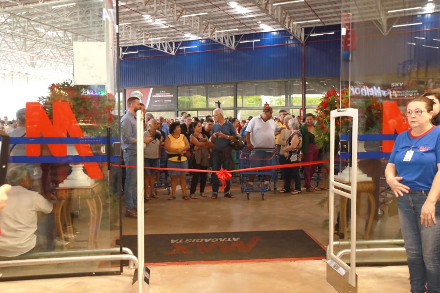 MERCADÃO AGROPET INAUGURA SUA 8ª LOJA EM RIO PRETO – MAX ATACADISTA - Eloisa Mattos