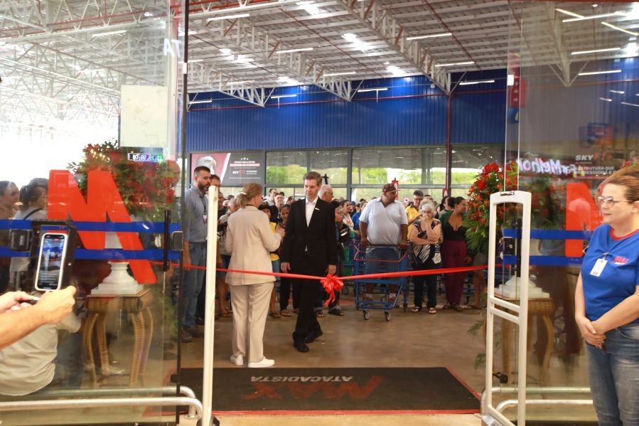 MERCADÃO AGROPET INAUGURA SUA 8ª LOJA EM RIO PRETO – MAX ATACADISTA - Eloisa Mattos