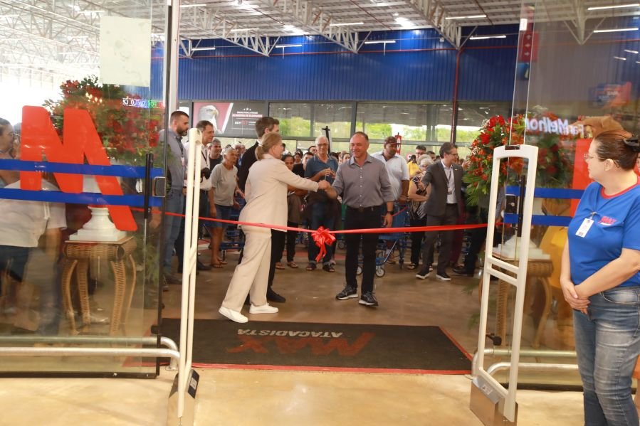 MERCADÃO AGROPET INAUGURA SUA 8ª LOJA EM RIO PRETO – MAX ATACADISTA - Eloisa Mattos
