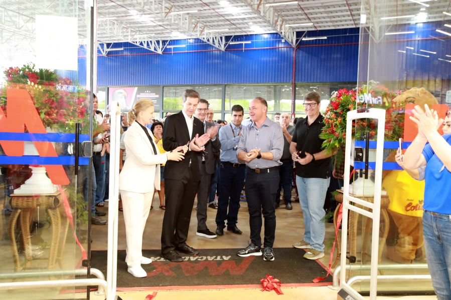 MERCADÃO AGROPET INAUGURA SUA 8ª LOJA EM RIO PRETO – MAX ATACADISTA - Eloisa Mattos