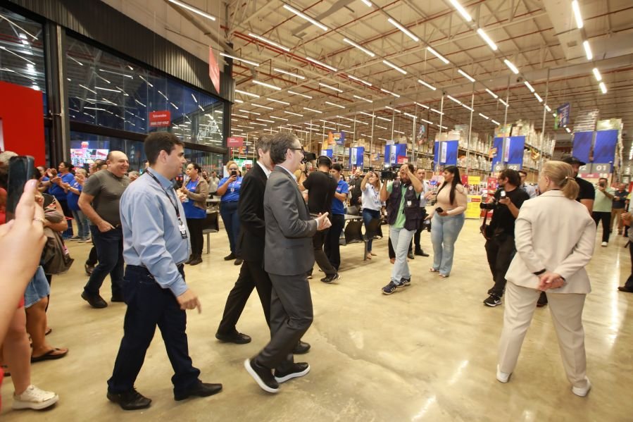 MERCADÃO AGROPET INAUGURA SUA 8ª LOJA EM RIO PRETO – MAX ATACADISTA - Eloisa Mattos