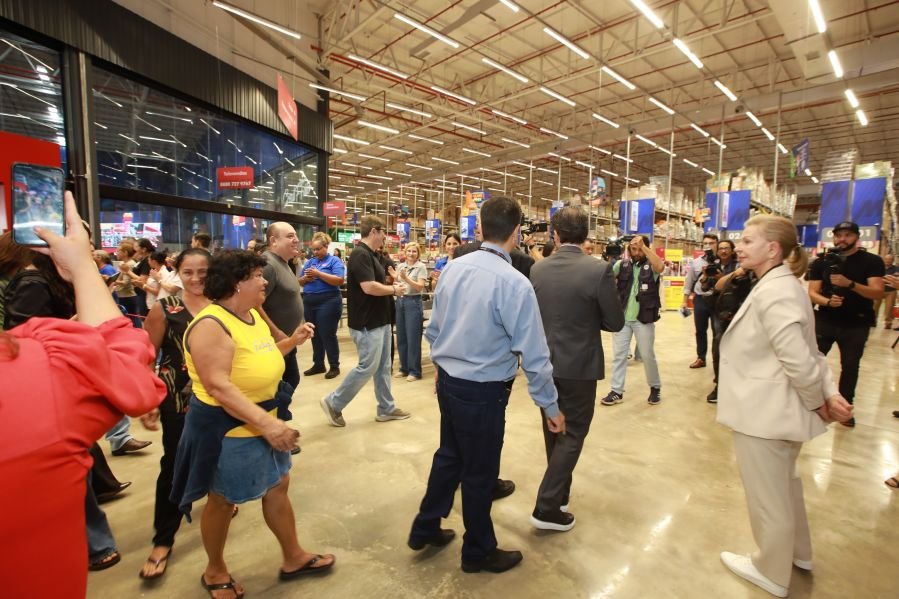MERCADÃO AGROPET INAUGURA SUA 8ª LOJA EM RIO PRETO – MAX ATACADISTA - Eloisa Mattos