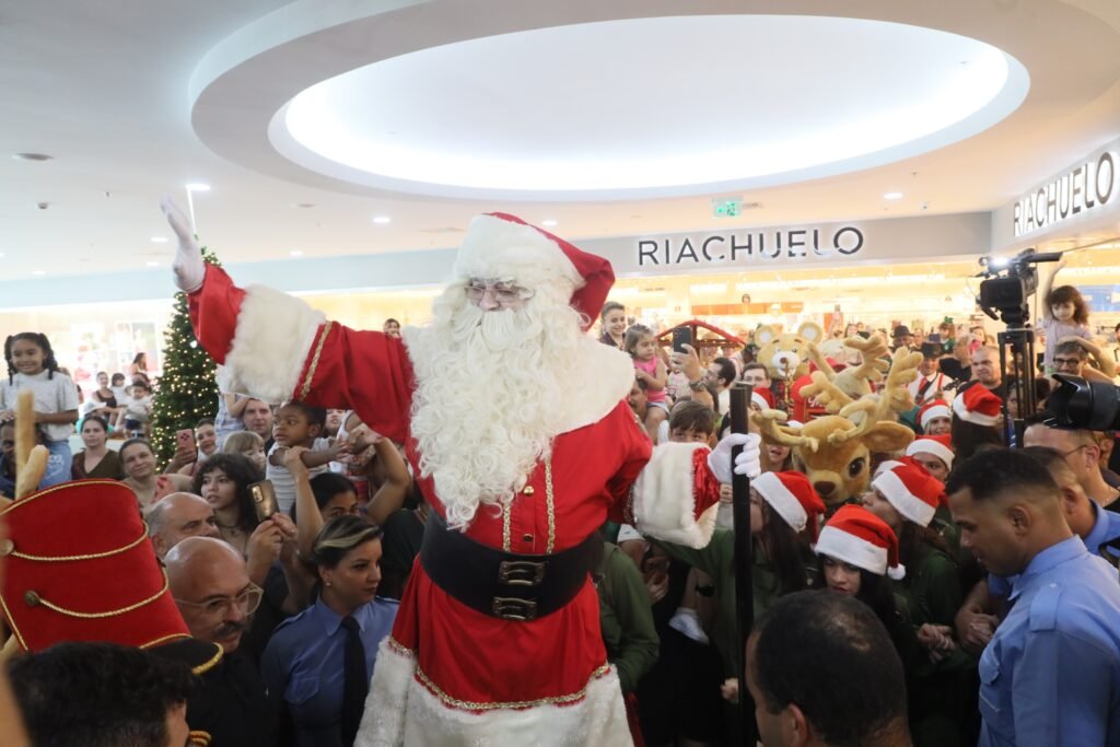 Chegada do Papai Noel Marca Início da Campanha de Natal do Riopreto Shopping