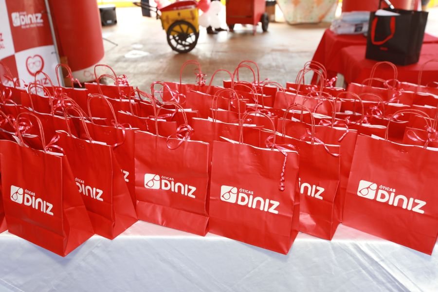 9ª EDIÇÃO DO PROJETO “DINIZ SOCIAL”- ASSOC. ANJO DA GUARDA” - Eloisa Mattos