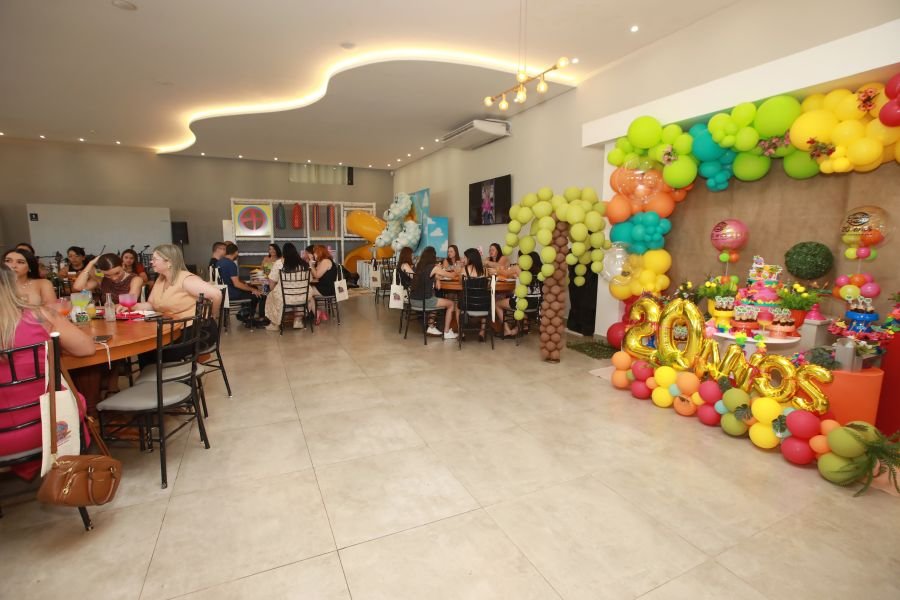 COMEMORAÇÃO DOS 20 ANOS DO “MUNDO DA FESTA” - Eloisa Mattos