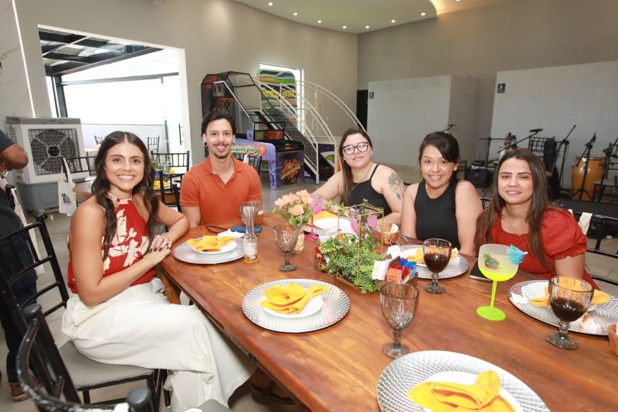 COMEMORAÇÃO DOS 20 ANOS DO “MUNDO DA FESTA” - Eloisa Mattos