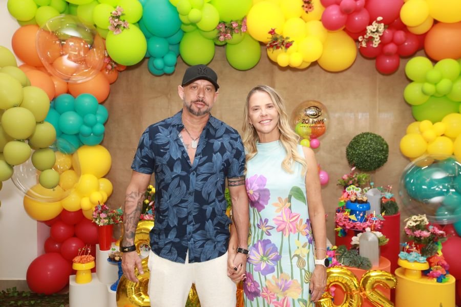 COMEMORAÇÃO DOS 20 ANOS DO “MUNDO DA FESTA” - Eloisa Mattos