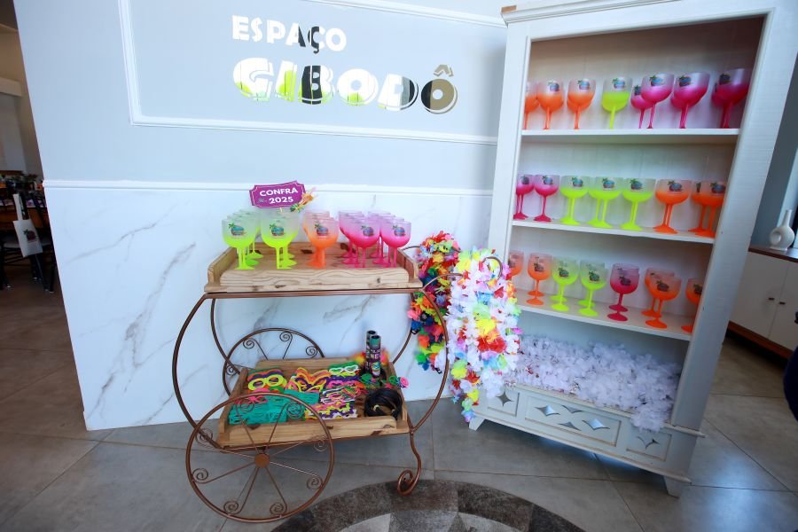 COMEMORAÇÃO DOS 20 ANOS DO “MUNDO DA FESTA” - Eloisa Mattos