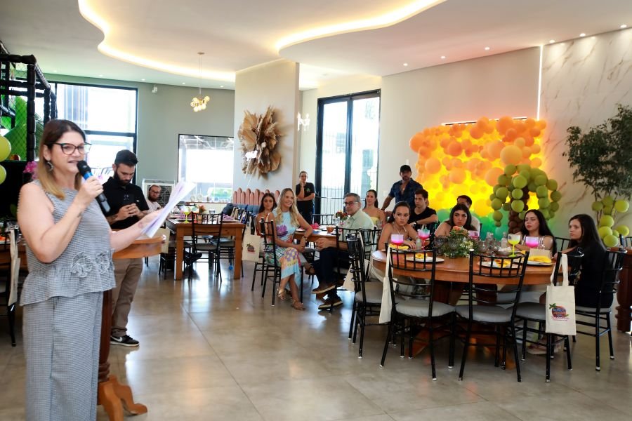 COMEMORAÇÃO DOS 20 ANOS DO “MUNDO DA FESTA” - Eloisa Mattos