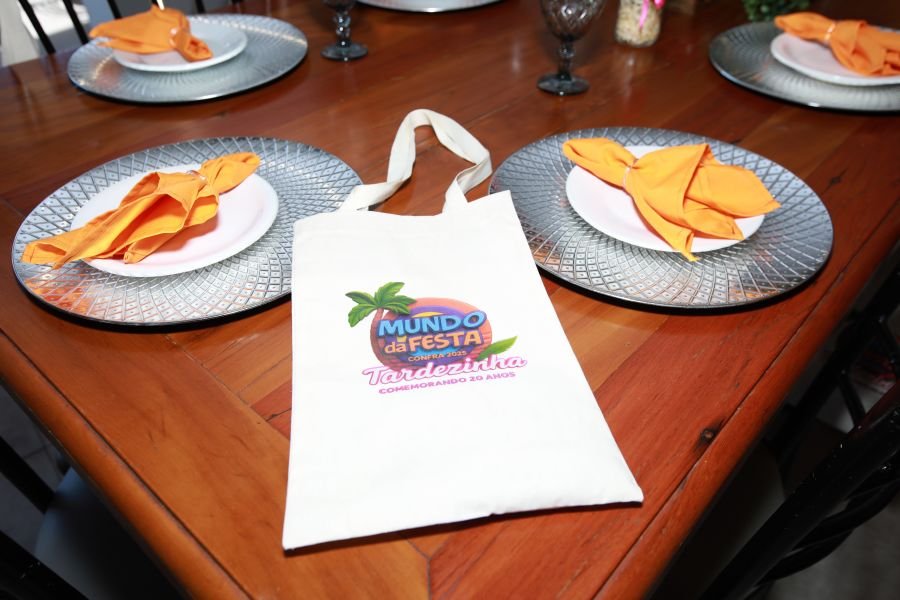 COMEMORAÇÃO DOS 20 ANOS DO “MUNDO DA FESTA” - Eloisa Mattos