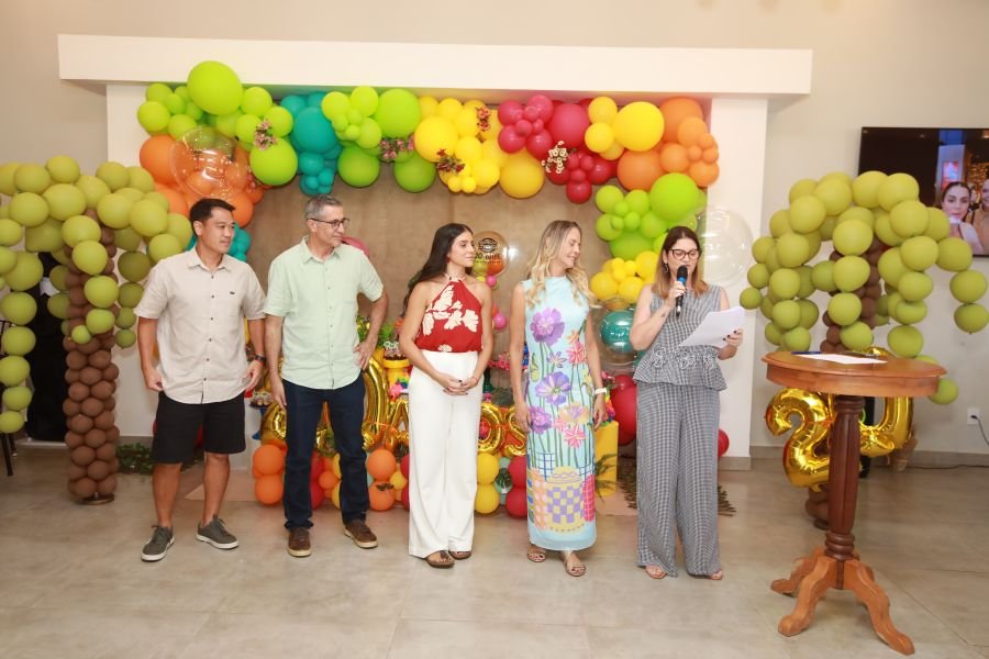 COMEMORAÇÃO DOS 20 ANOS DO “MUNDO DA FESTA” - Eloisa Mattos