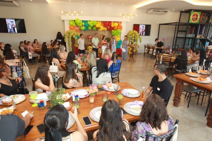 COMEMORAÇÃO DOS 20 ANOS DO “MUNDO DA FESTA” - Eloisa Mattos