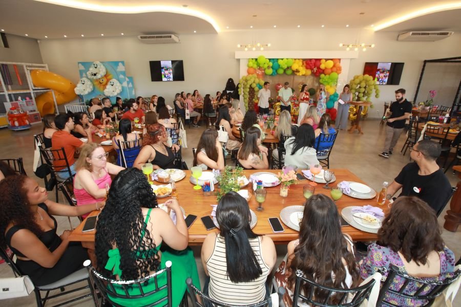 COMEMORAÇÃO DOS 20 ANOS DO “MUNDO DA FESTA” - Eloisa Mattos