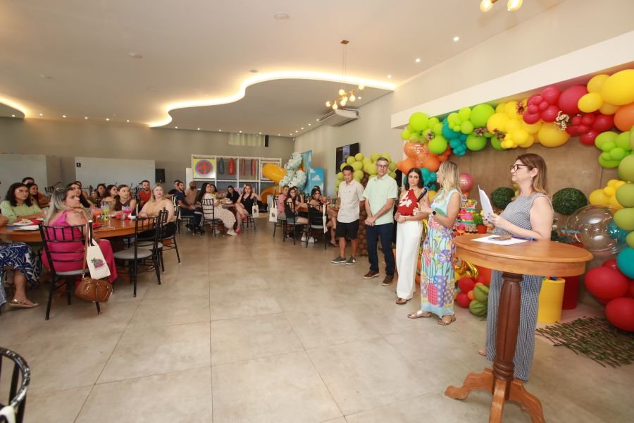 COMEMORAÇÃO DOS 20 ANOS DO “MUNDO DA FESTA” - Eloisa Mattos