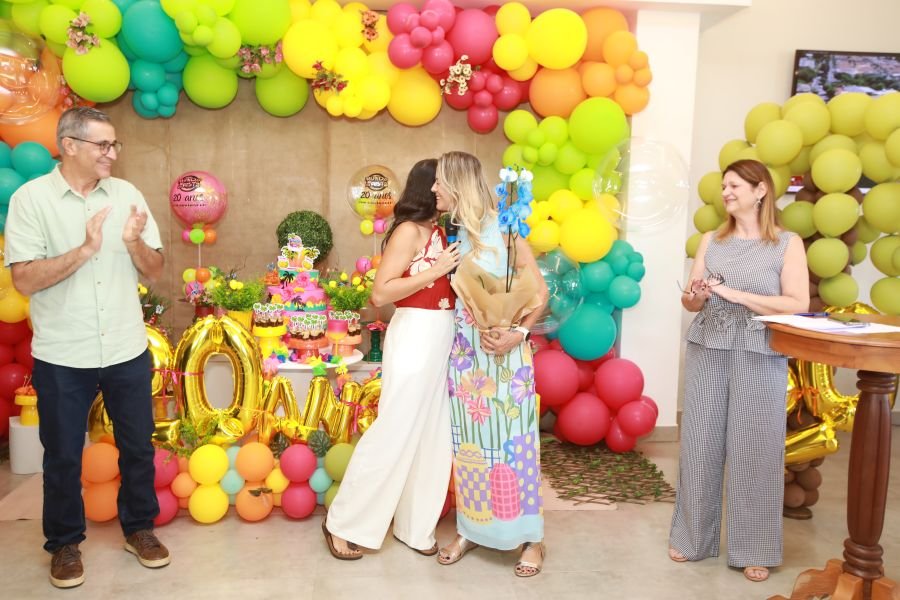 COMEMORAÇÃO DOS 20 ANOS DO “MUNDO DA FESTA” - Eloisa Mattos