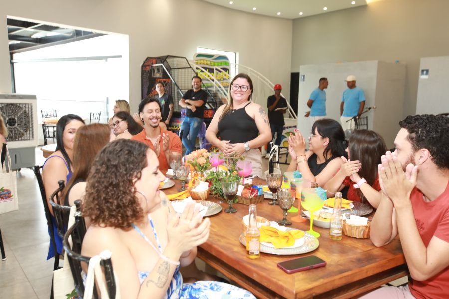 COMEMORAÇÃO DOS 20 ANOS DO “MUNDO DA FESTA” - Eloisa Mattos