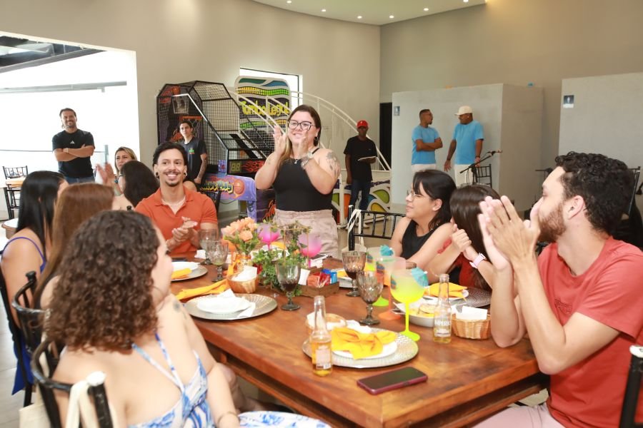 COMEMORAÇÃO DOS 20 ANOS DO “MUNDO DA FESTA” - Eloisa Mattos