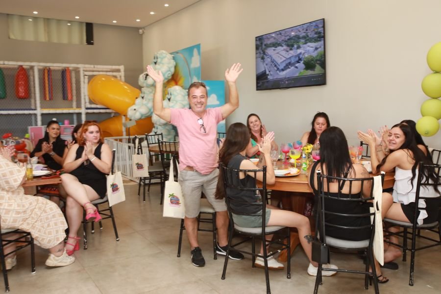 COMEMORAÇÃO DOS 20 ANOS DO “MUNDO DA FESTA” - Eloisa Mattos