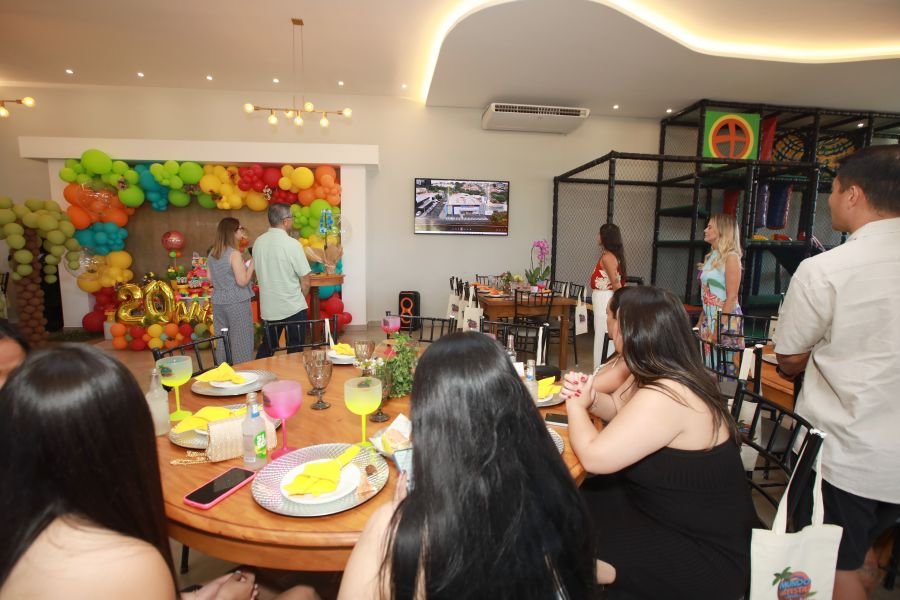 COMEMORAÇÃO DOS 20 ANOS DO “MUNDO DA FESTA” - Eloisa Mattos