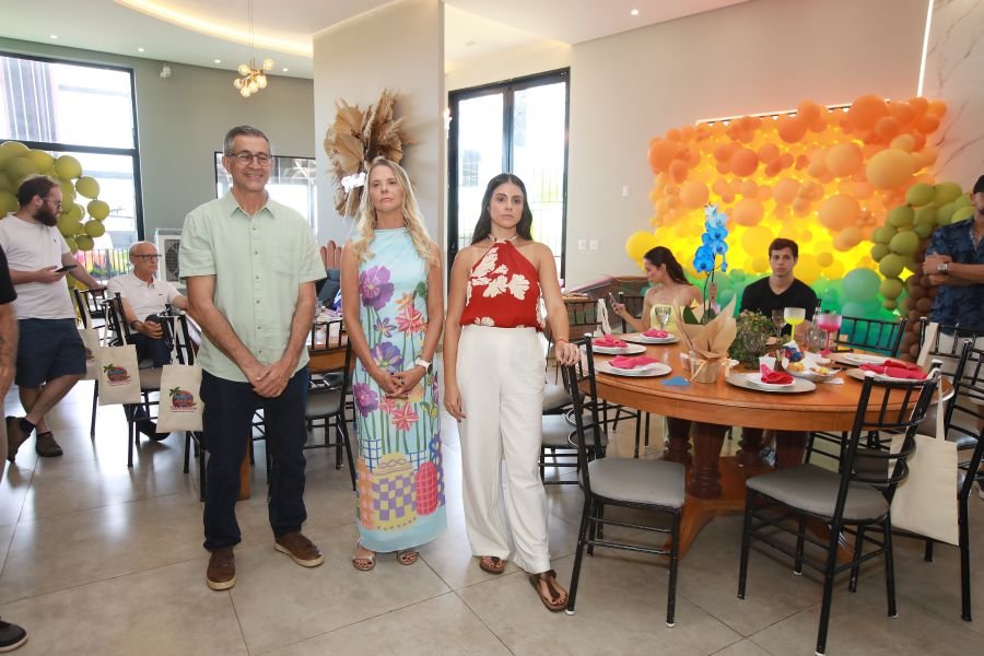 COMEMORAÇÃO DOS 20 ANOS DO “MUNDO DA FESTA” - Eloisa Mattos