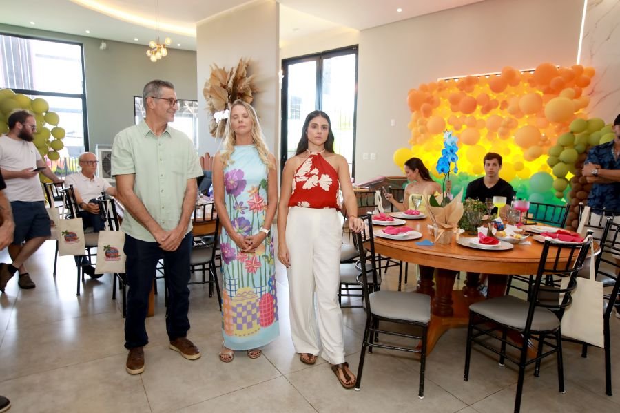 COMEMORAÇÃO DOS 20 ANOS DO “MUNDO DA FESTA” - Eloisa Mattos