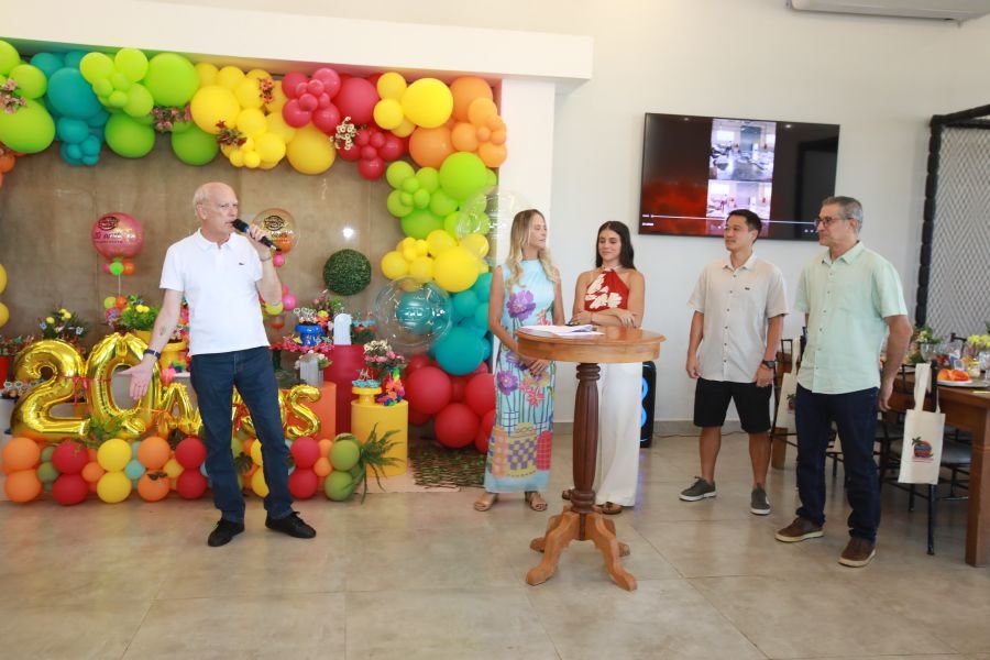 COMEMORAÇÃO DOS 20 ANOS DO “MUNDO DA FESTA” - Eloisa Mattos