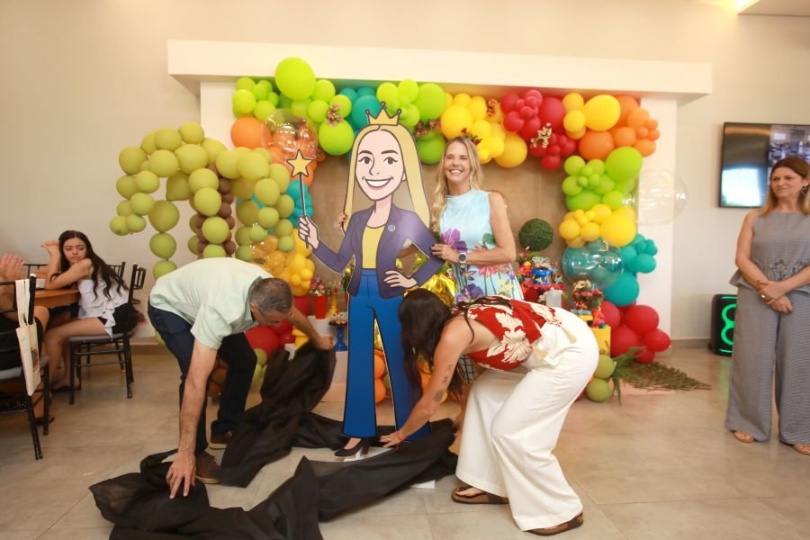 COMEMORAÇÃO DOS 20 ANOS DO “MUNDO DA FESTA” - Eloisa Mattos