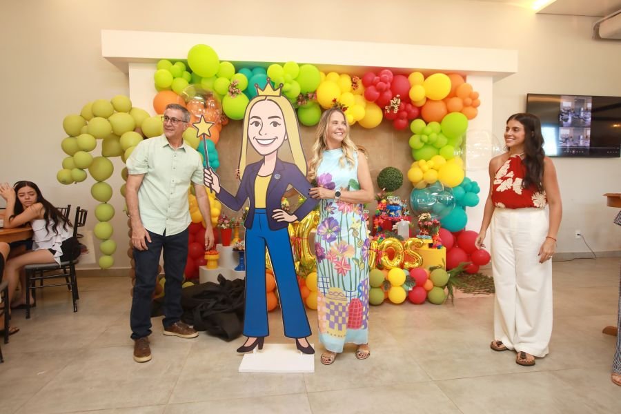 COMEMORAÇÃO DOS 20 ANOS DO “MUNDO DA FESTA” - Eloisa Mattos