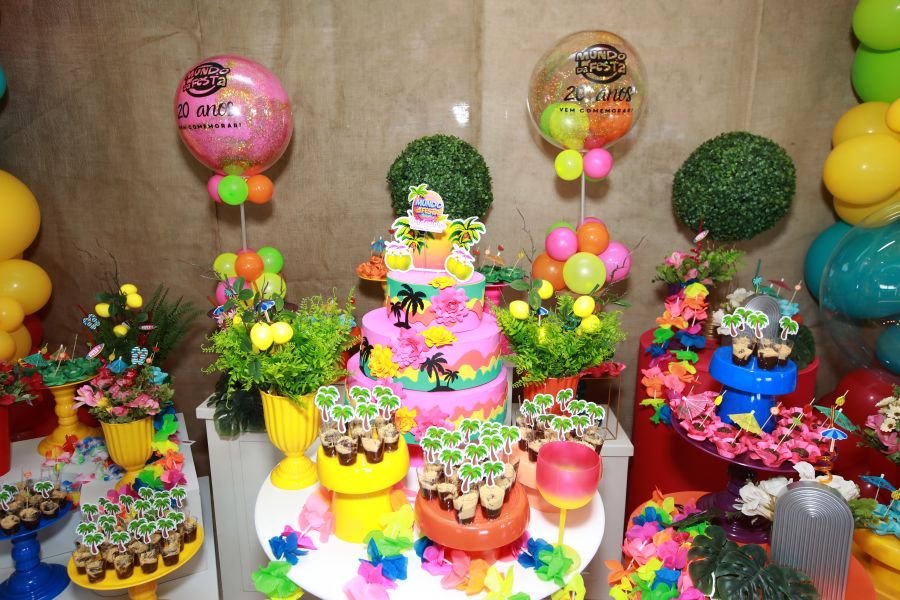 COMEMORAÇÃO DOS 20 ANOS DO “MUNDO DA FESTA” - Eloisa Mattos