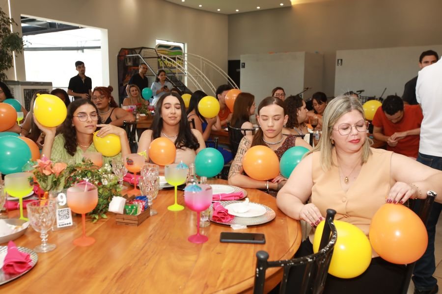 COMEMORAÇÃO DOS 20 ANOS DO “MUNDO DA FESTA” - Eloisa Mattos