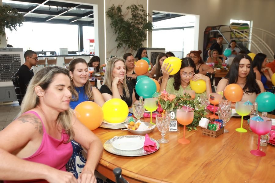 COMEMORAÇÃO DOS 20 ANOS DO “MUNDO DA FESTA” - Eloisa Mattos