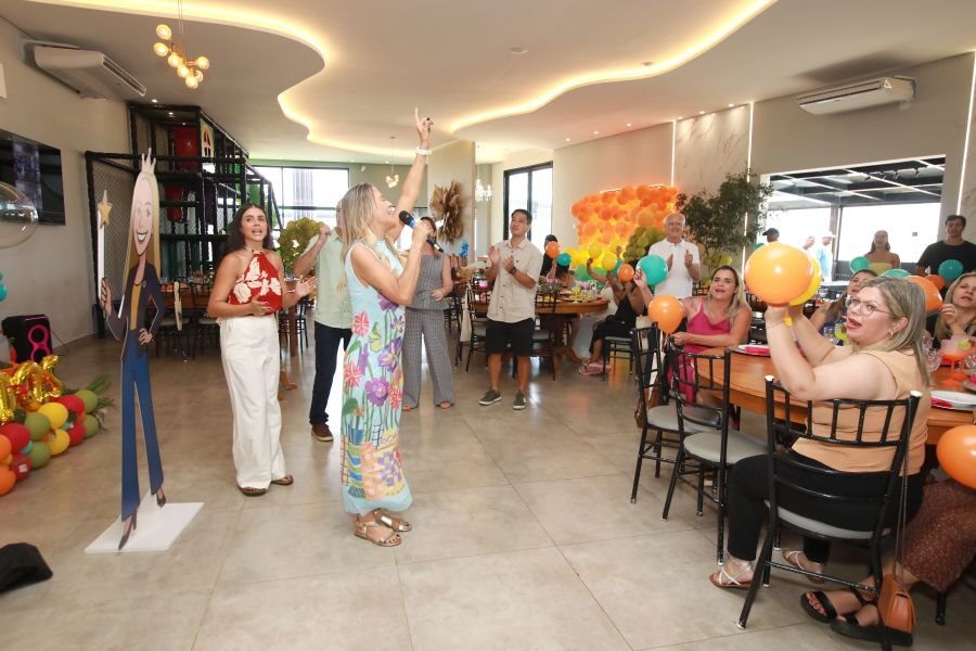 COMEMORAÇÃO DOS 20 ANOS DO “MUNDO DA FESTA” - Eloisa Mattos