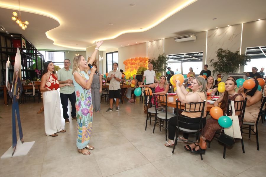 COMEMORAÇÃO DOS 20 ANOS DO “MUNDO DA FESTA” - Eloisa Mattos