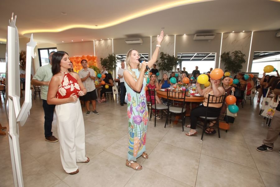 COMEMORAÇÃO DOS 20 ANOS DO “MUNDO DA FESTA” - Eloisa Mattos