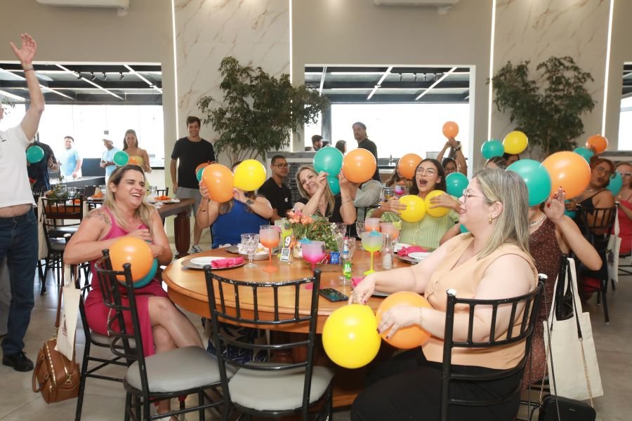 COMEMORAÇÃO DOS 20 ANOS DO “MUNDO DA FESTA” - Eloisa Mattos