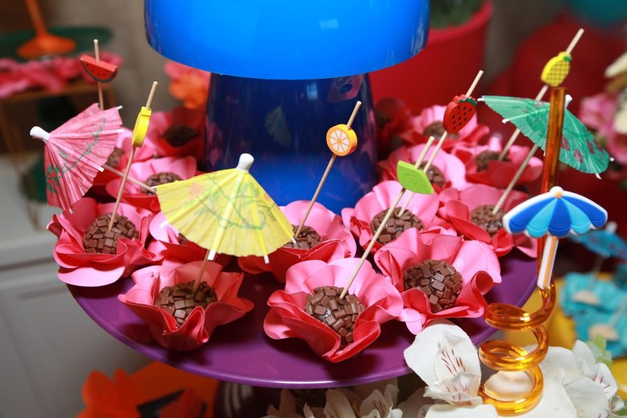 COMEMORAÇÃO DOS 20 ANOS DO “MUNDO DA FESTA” - Eloisa Mattos