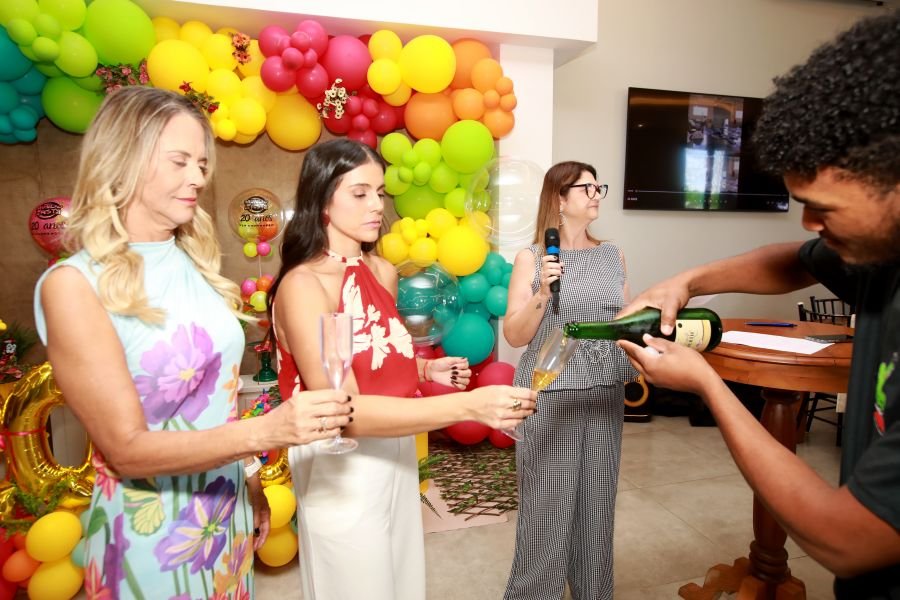 COMEMORAÇÃO DOS 20 ANOS DO “MUNDO DA FESTA” - Eloisa Mattos